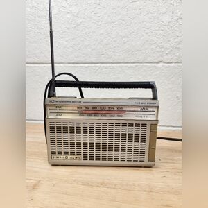 7.5" General Electric Integrated Circuit AM/FM Radio IC Mod 7-2650A Dual Power